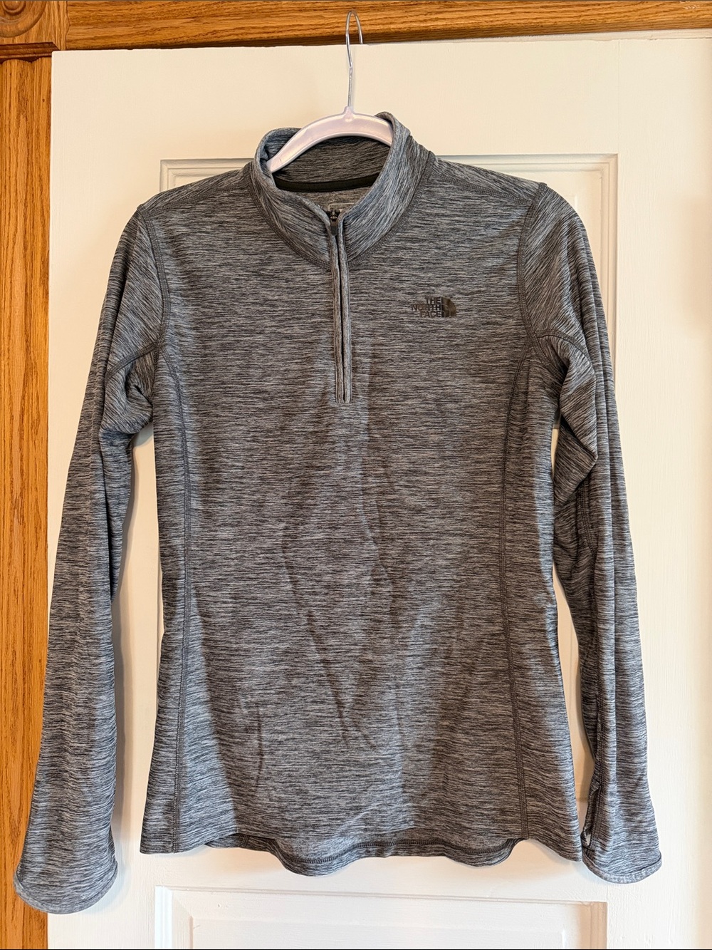 The North Face Women's Gray Quarter-Zip Long Sleeve Pullover Size M